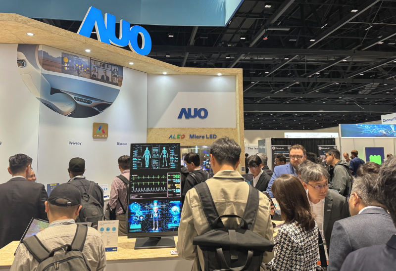 Aligned with sustainable practices, AUO’s eco-friendly booth design embraces the principles of circular economy and implements the 3R (Reuse, Reduce, Recycle) strategy, earning the "Best Medium Booth Award" at SID